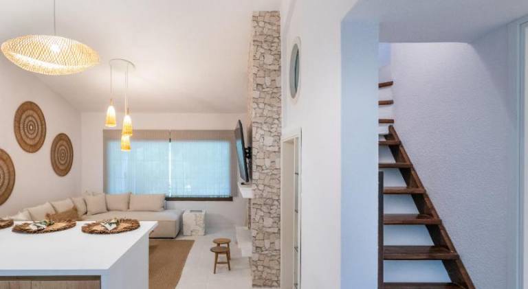 Beautiful villa with pool | Pets are welcome — photo 3
