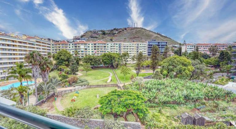 Holiday apartment with garden | Next to Doca do Cavacas in Funchal