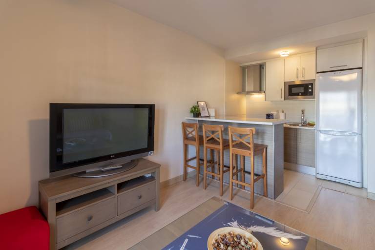 Fully equipped lovely rental apartment with pool & terrace | Sea view | Next to the beach | Pets allowed — photo 5