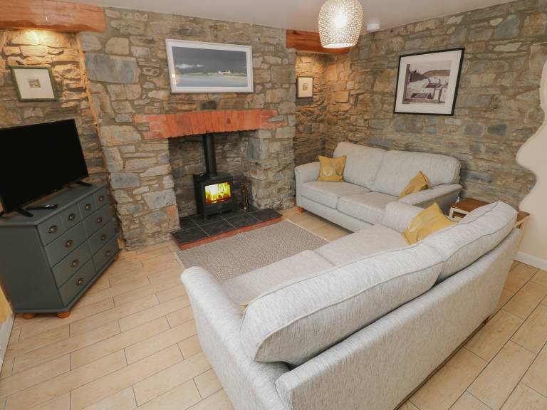 Cottage with hot tub & garden — photo 5