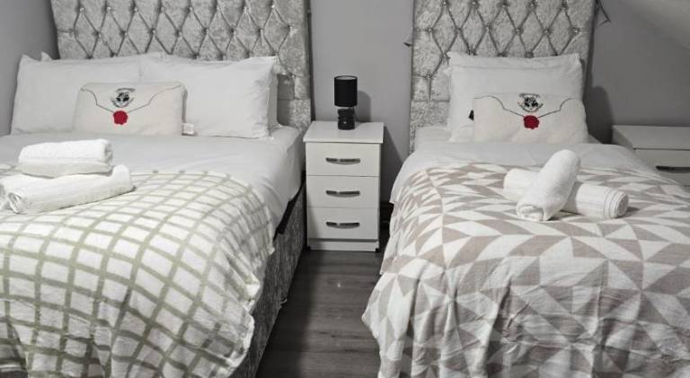 Heathrow roomzzzz BnB in Hayes
