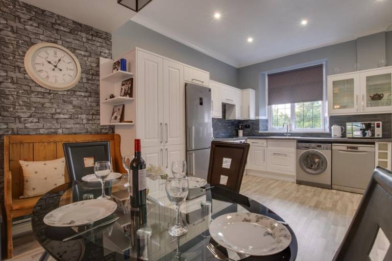 Fully equipped nice rental apartment | Near Cardiff Castle | Dogs allowed — photo 4