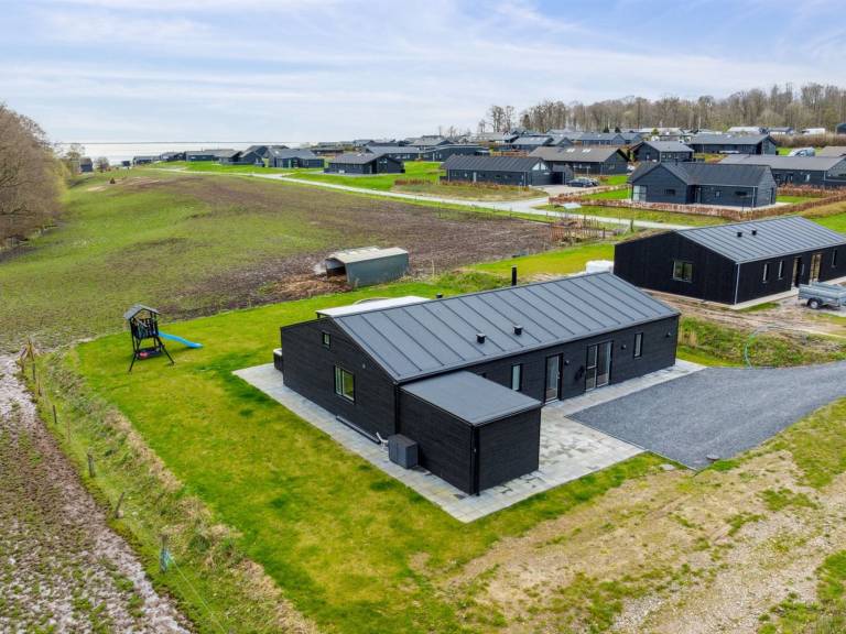 Children-friendly spacious house with sauna, BBQ & hot tub | Sea view | Close to the beach | Pets are welcome — photo 3