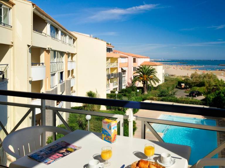 Child-friendly holiday apartment with patio & pool | Next to the beach | Pets allowed — photo 2