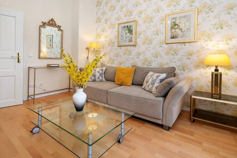 Charming Central Apartments – 1 / Balcony / Quiet Location / Beautiful Historic Apartment — photo 4