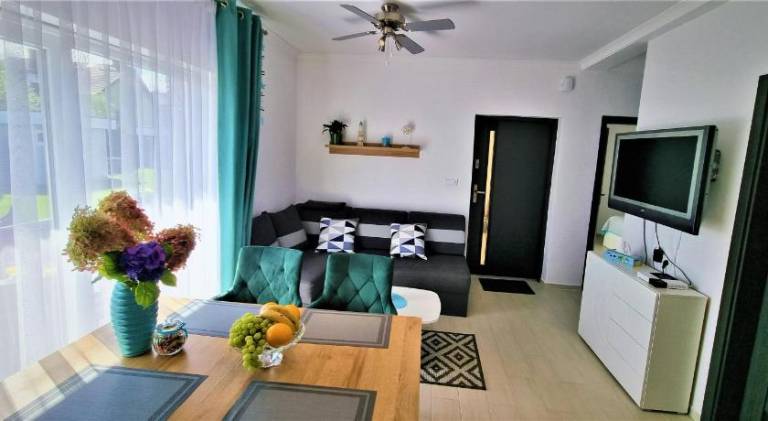 Holiday apartment with jacuzzi, barbecue & terrace — photo 2