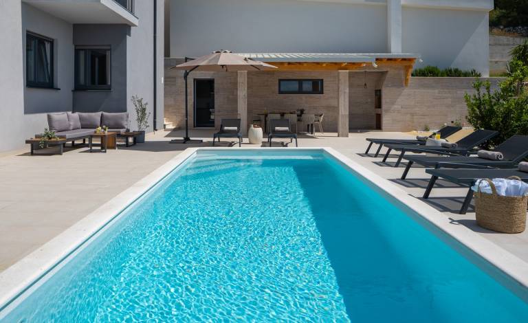Children-friendly wonderful villa with fast internet, garden & BBQ | Water view | Pets allowed — photo 3