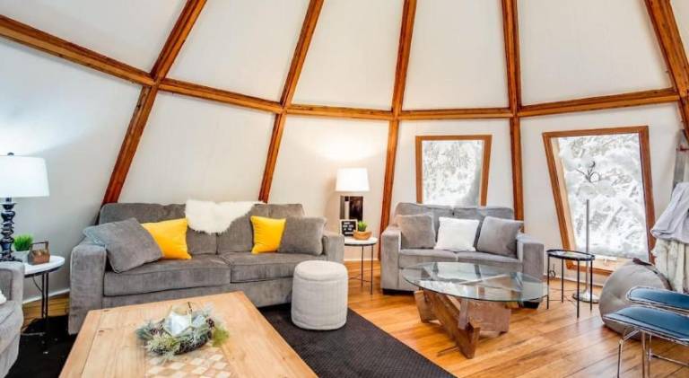 Vacation home with hot tub & sauna in The Blue Mountains, ON