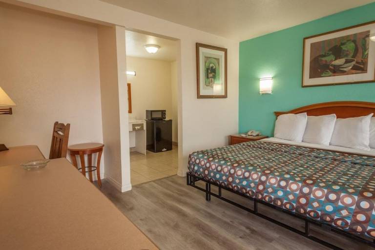Vagabond Inn Hemet — photo 4