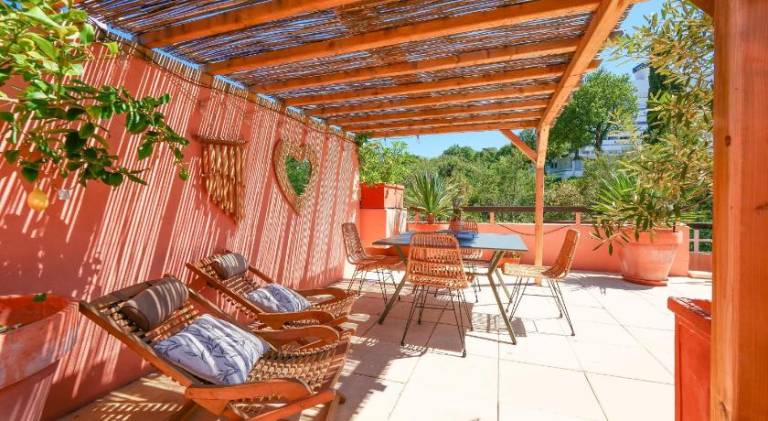 Lovely rental apartment with terrace | Pet-friendly in Saint-Tropez