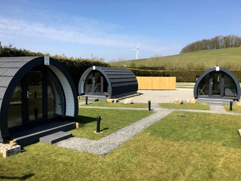 Luxurious Dog-Friendly Pod in the Rolling Countryside of Lancaster for a Unique Glamping Experience in England — photo 5
