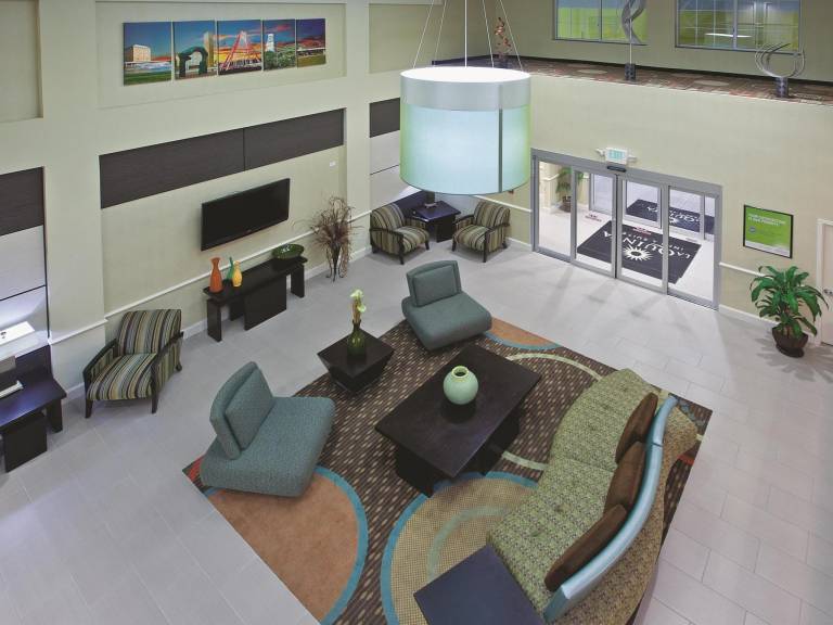 La Quinta Inn & Suites by Wyndham Columbus - Edinburgh — photo 3