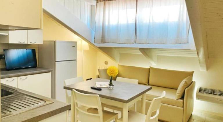 Serviced apartment with yard — photo 5