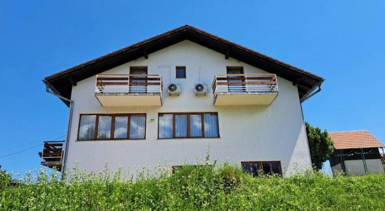 Wonderful serviced apartment with patio, garden & BBQ | Pet-friendly — photo 5