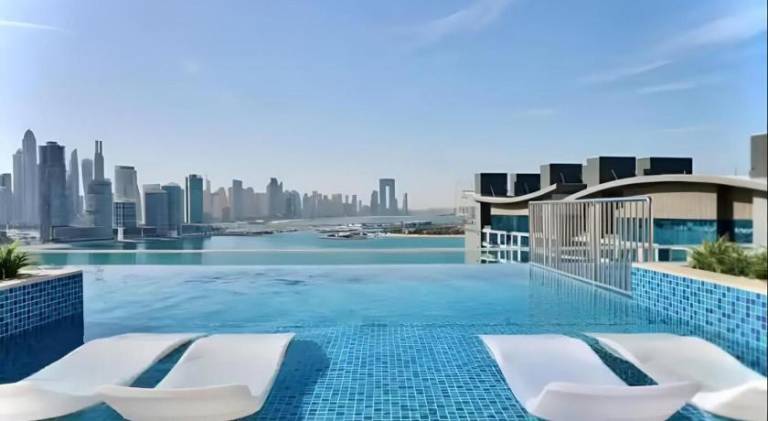 Apartment with heated pool, jacuzzi & patio | Near Palm Jumeirah | Close to the beach | Pets allowed — photo 3