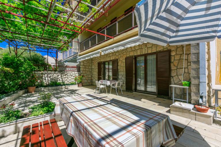 Pleasant rental apartment with garden, barbeque & terrace | Garden view | Next to the beach | Pets allowed — photo 2