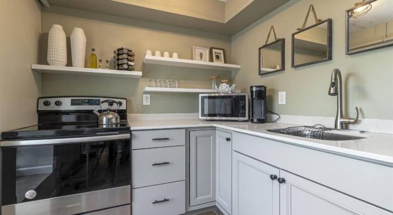 Stylish Queen Suite Near SIU Carbondale — photo 5