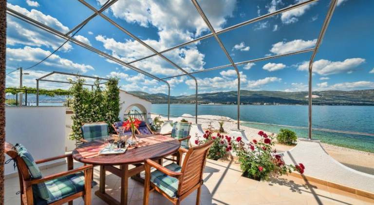 Holiday apartment with barbeque, terrace & yard — photo 2