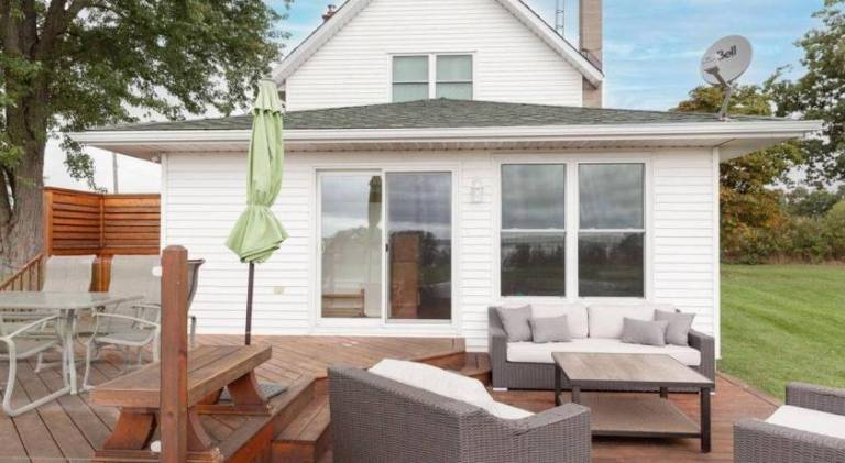 Waterfront with Hot Tub Joanie's Farmhouse — photo 4