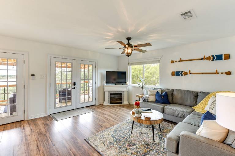 Waterfront Escape on Lake Granbury: Deck & Patio! — photo 5