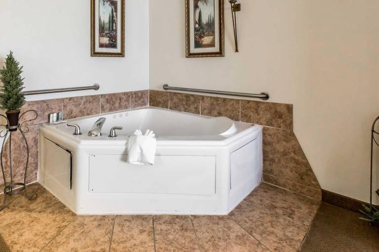 Quality Inn & Suites Guymon East — photo 4