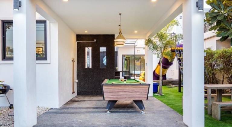 Villa with pool — photo 4