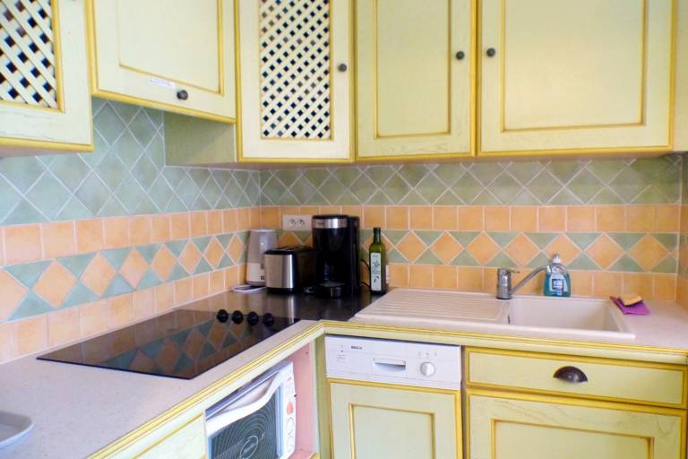 Bright apartment of 44 m² with a nice balcony — photo 4