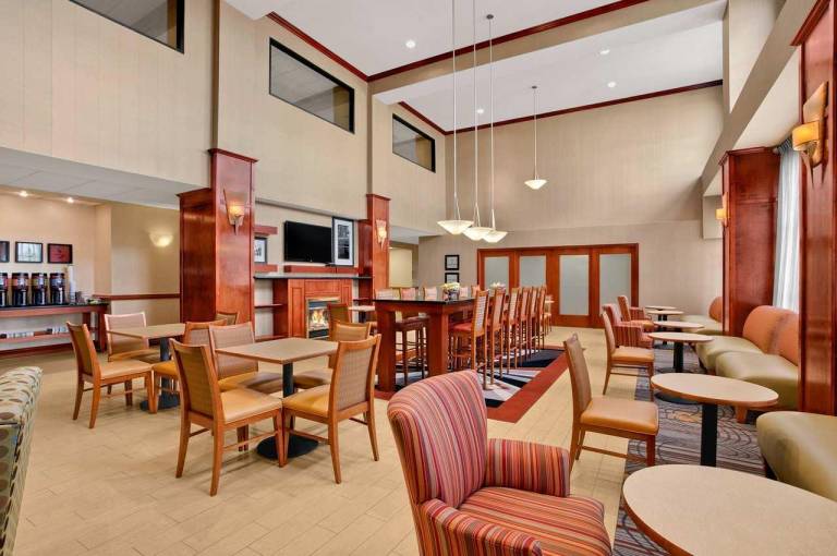 Hampton Inn & Suites Detroit/Sterling Heights — photo 2