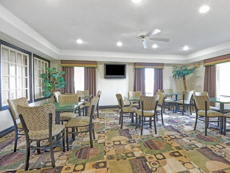 Travelodge by Wyndham Montgomery East — photo 5