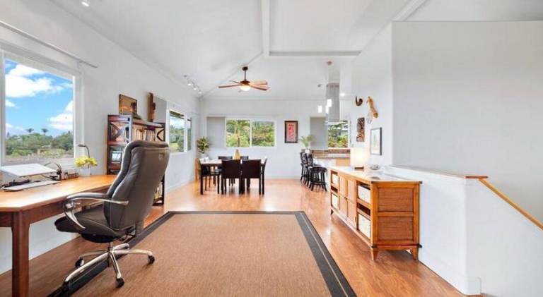 Central Oceanview Modern Cozy 3 Bed House — photo 2