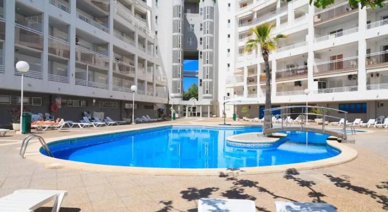 Holiday apartment with pool — photo 3