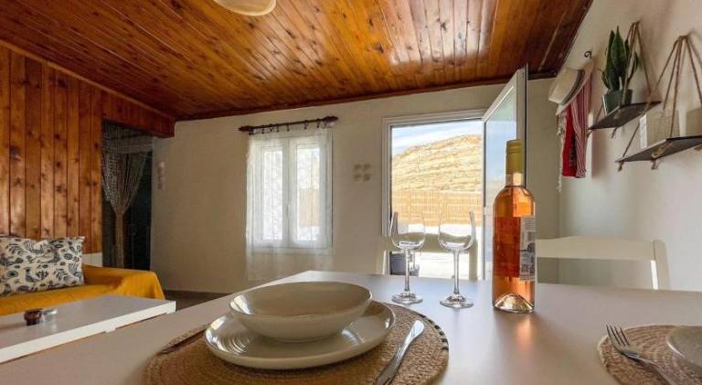Holiday apartment with patio | Close to the beach | Pet-friendly in Heraklion