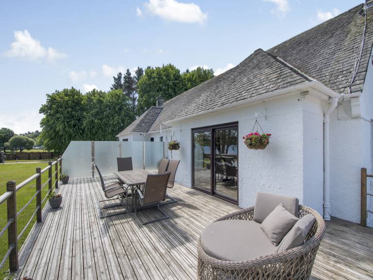 Cottage with hot tub, garden & grill — photo 3