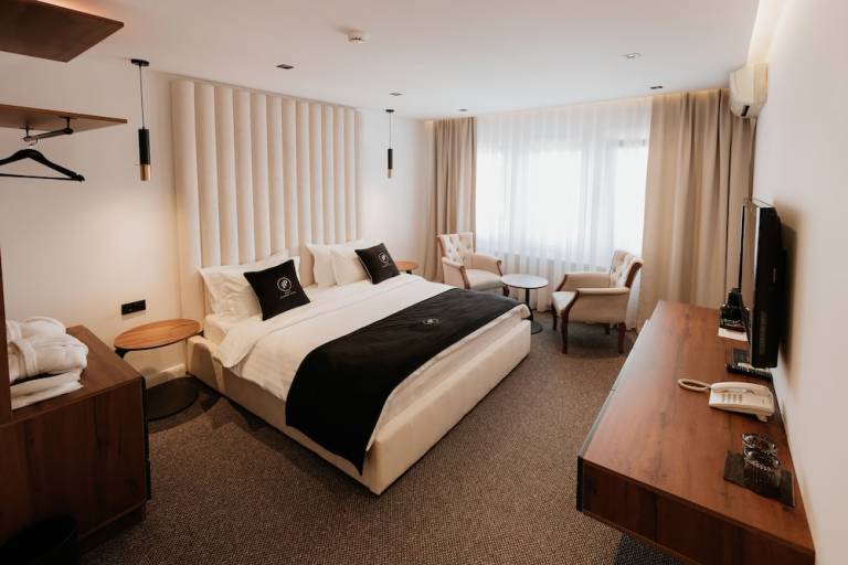 Bed & Breakfast Qyteza Pejton