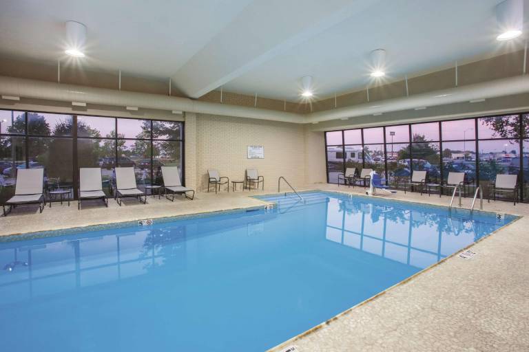 La Quinta Inn & Suites by Wyndham Effingham — photo 3