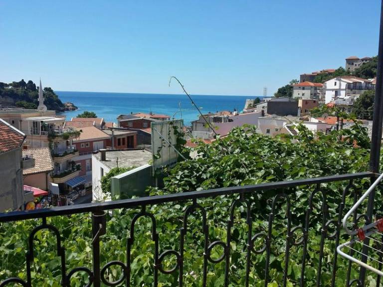 Family-oriented nice holiday apartment with patio | Close to the beach | Dogs allowed — photo 4