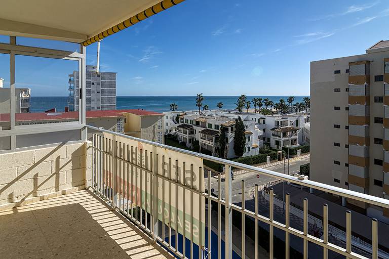 Children-friendly rental apartment with pool, garden & patio | Beach view | Beach nearby | Dogs allowed in València