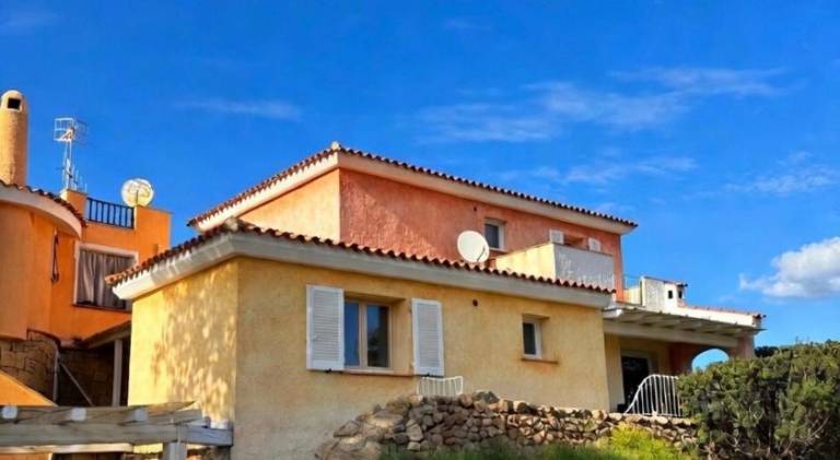 Villa with 3 rooms for 6 persons in Arzachena