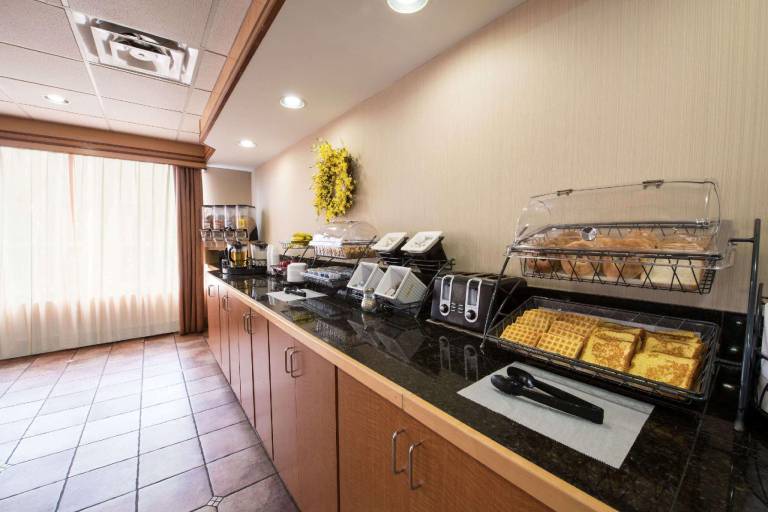 Baymont by Wyndham Elizabethtown — photo 4