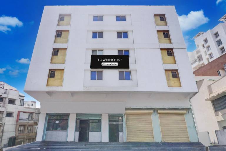 Super Townhouse Ambegaon Road Katraj Formerly White Castle