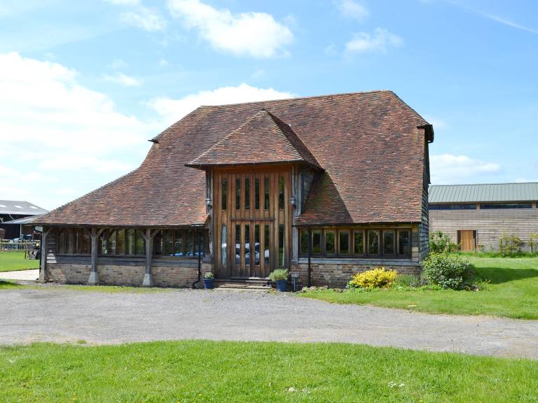 Child-friendly beautiful cottage with garden, barbeque & hot tub | Dogs allowed in Ashford