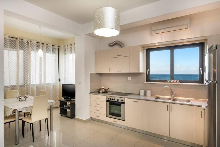 Holiday apartment with pool & garden in Chania