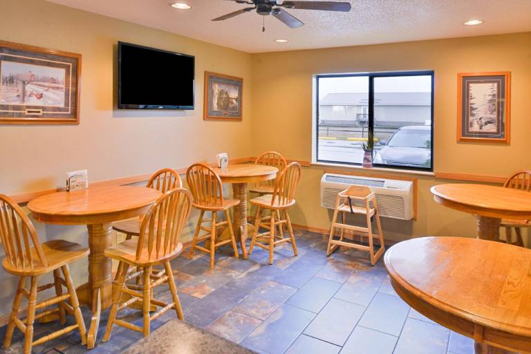 Americas Best Value Inn & Suites International Falls — photo 4