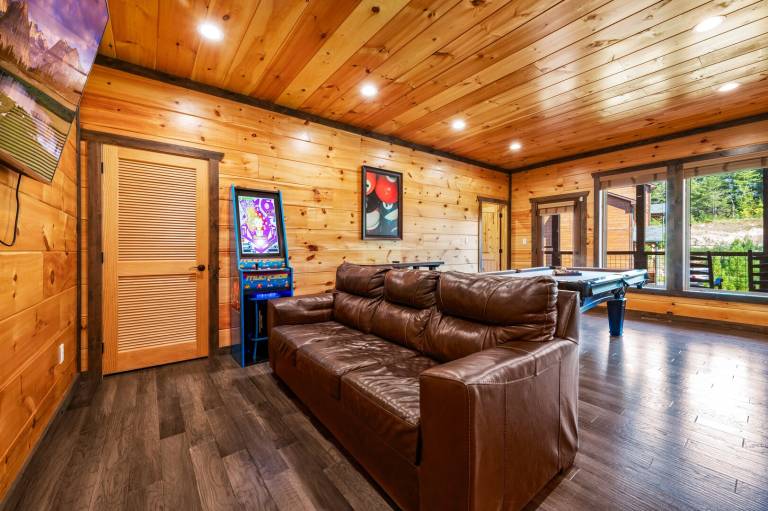 Child-friendly beautiful cabin with private pool & patio | Pets are welcome — photo 4