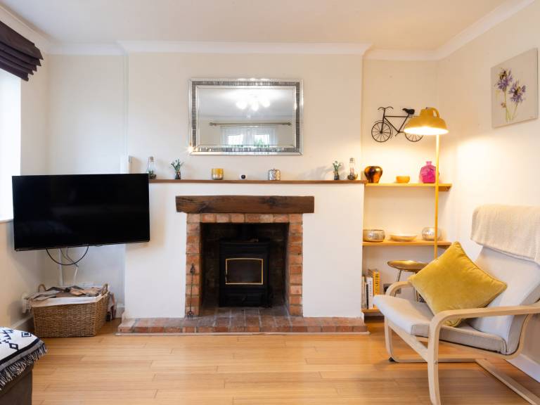 Cottage with garden — photo 3