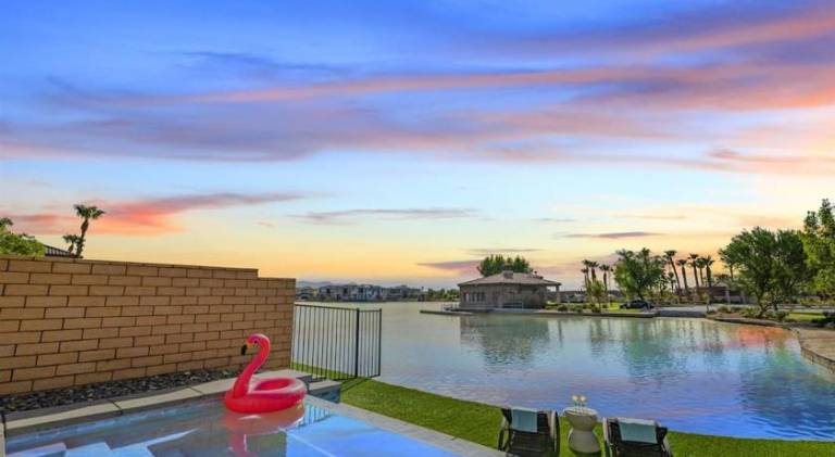 Vacation home with jacuzzi & pool — photo 5