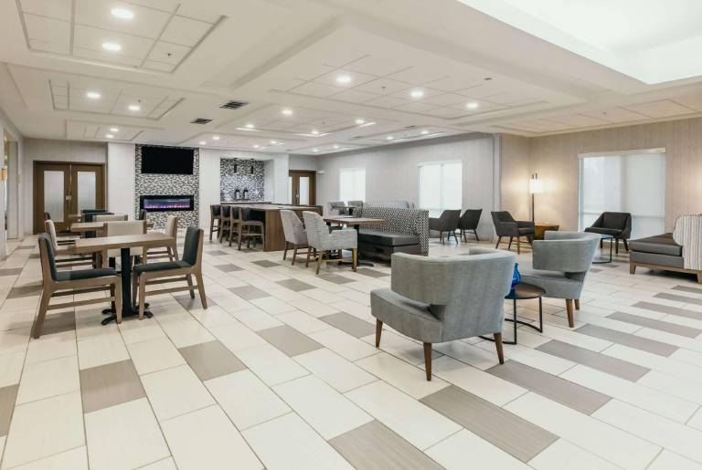La Quinta Inn & Suites by Wyndham Ankeny IA / Des Moines IA — photo 2