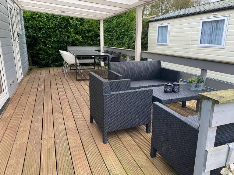 Vacation home with patio & pool | Next to the beach | Pets allowed — photo 2