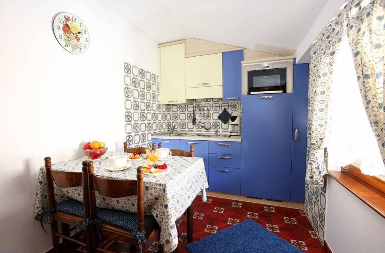 Fully equipped charming rental apartment with grill & garden | Close to the ski | Pets allowed — photo 4