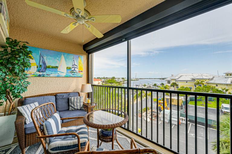 Steps to Naples Bay & Tin City Condo w Pool